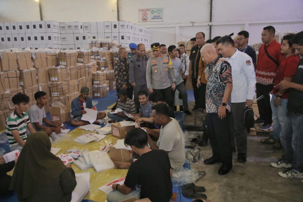 Bupati Asahan Tinjau Pelaksanaan Proses Pelipatan Kertas Suara Pemilu