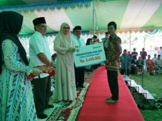 Wali Kota Serahkan Bantuan Anak Asuh