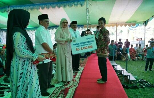 Wali Kota Serahkan Bantuan Anak Asuh