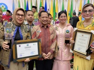 Pemkot Kotamobagu Terima Penghargaan Swasti Saba Wiwerda dari Kemendagri