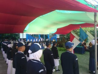 Pengurus OSIS ROHIS SMP 1 Kotamobagu Dilantik