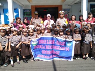 Polisi Cilik TK Kemala Bhayangkari 04 Belajar Lalu Lintas