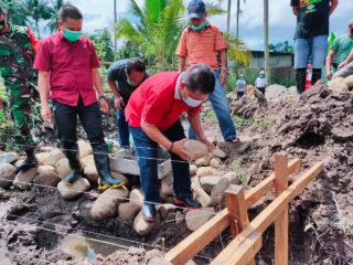 Wawali Letakan Batu Pertama Pembuatan Irigasi di Kobo Besar