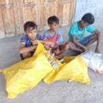 Kumpulkan Besi Bekas untuk Beli Buku Sekolah