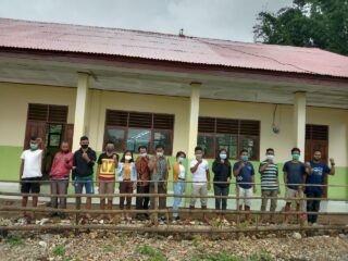 Alumni dan Guru SMA Lasiolat Lakukan Penghijauan