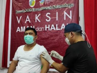 Dinkes Kotamobagu Vaksinasi Anggota DPRD
