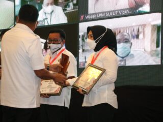 Wali Kota Kotamobagu Terima Penghargaan dari Gubernur Sulut