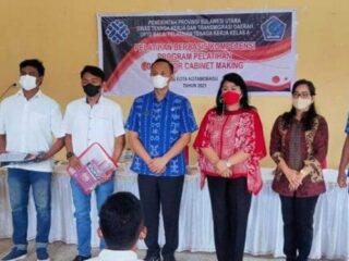 Belasan Pengrajin Mabel di Kotamobagu Dapat Pelatihan
