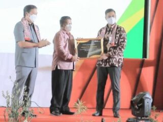 Pemkot Kotamobagu Terima Penghargaan dari BPJS Ketenagakerjaan