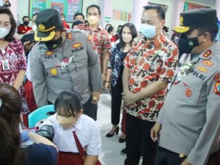 Kapolda Sulut Tinjau Vaksinasi Anak di Tomohon
