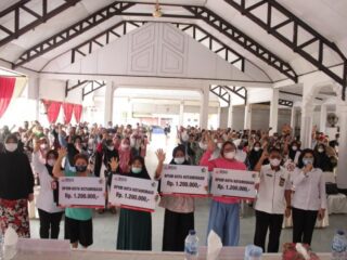Pemkot Kotamobagu Serahkan Bantuan Pemerintah Usaha Mikro