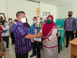 Wawali Nayodo Serahkan Penghargaan Adiwiyata