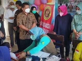Wali Kota Kotamobagu Tinjau Langsung Pelaksanaan Vaksinasi Anak