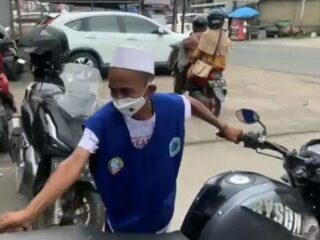 Kisah Jujur Ismail, Juru Parkir yang Mengembalikan Emas Seharga 40 Juta