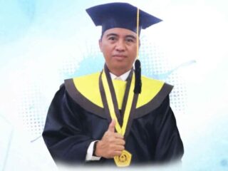 Lulus Dengan Predikat Cum Laude, Bupati Boltim Sam Sachrul Mamonto Diwisuda