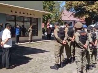 Satpol PP Kotamobagu Tertibkan Gedung Eks Puskud