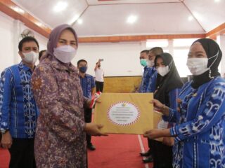 Wali Kota Kotamobagu Serahkan SPPDT PBB dan DHKP Tahun 2022