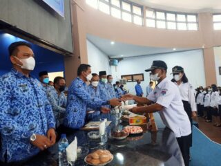 Ratusan Guru Kontrak, PPPK dan Operator SekolahTerima SK