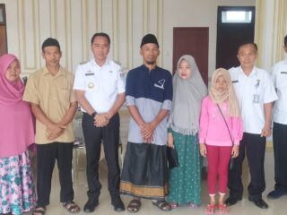 Gunakan Uang Pribadi, Bupati SSM Berangkatkan Dua Imam Masjid Umroh ke Tanah Suci