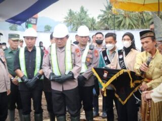 Didampingi Bupati, Kapolda Sulut Letakkan Batu Pertama Pembangunan Mako Polres Boltim