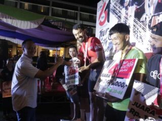 Sekot Kotamobagu Serahkan Hadiah Pemenang Tour De North Sulawesi Tahun 2022