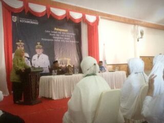 Wali Kota Tatong Bara Lepas 74 Calon Jamaah Haji Kotamobagu