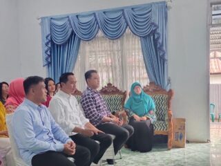 Bupati Sam Sachrul Mamonto, S.Sos, M.Si saat mengikuti kegiatan pemberian penghargaan Kabupaten Layak Anak secara virtual.