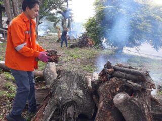 Jelang HUT Boltim, DLH Kerja Bakti di Ruas Jalan Ibu Kota