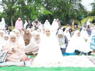 Wali Kota dan Wakil Wali Kota Kotamobagu Sholat Idul Adha di Lapangan Boki Hotinimbang