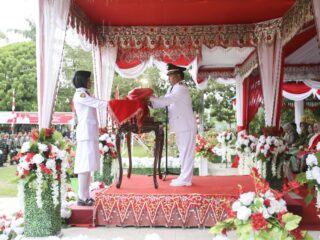 Wawali Pimpin Upacara Penurunan Bendera Merah Putih dalam rangka HUT ke-77 RI