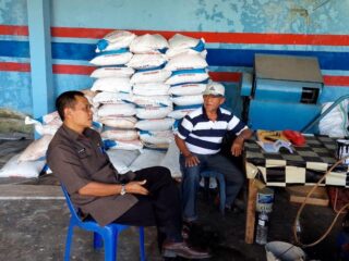 Dinas Pertanian Boltim Tinjau Ketersediaan Pupuk
