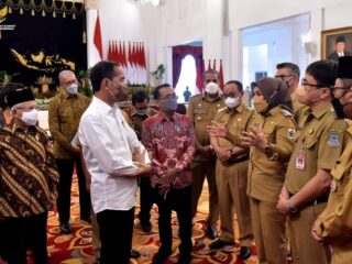 Wali Kota Tatong Bara Rapat Bersama Presiden Jokowi di Istana Negara