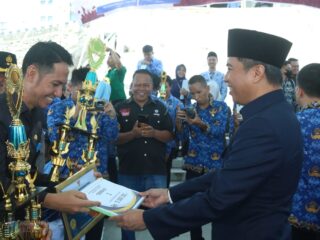 Pemenang Lomba BIG Award 2022 Boltim Terima Hadiah