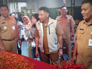 DKP dan Disdagkop-UKM Kotamobagu Pantau Ketersediaan dan Harga Pangan di Pasar 23 Maret