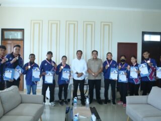Atlet Boltim Peraih Medali di Porprov Sulut Dapat Piagam dan Bonus dari Bupati Sachrul