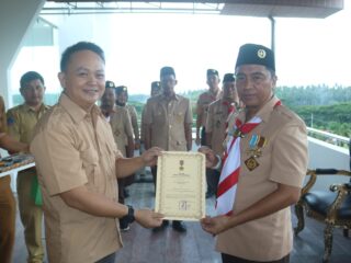 Bupati Boltim Terima Anugerah Lencana Dharma Bakti