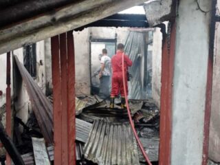 Kebakaran Hanguskan Satu Rumah Warga di Kelurahan Kotobangon