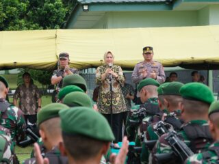 Wali Kota Lepas 92 Personel Kipan C Yonif 713 ke Kongo