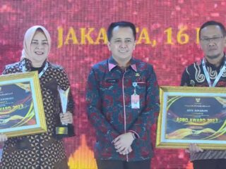 Wali Kota Tatong Bara Terima Penghargaan APBD Award TA 2023