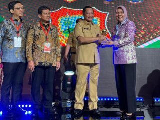 Wali Kota Terima Penghargaan UHC Award Tahun 2023