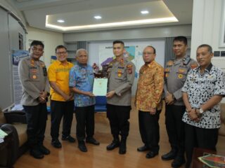 Bupati Asahan Serahkan Sertifikat Tanah Kepada Polres Asahan