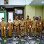 Bupati Depri Pontoh Serahkan SK 4 Penjabat Sangadi