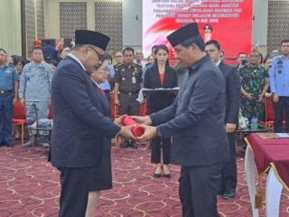 Limi Mokodompit Terima SK Perpanjangan Pj Bupati Bolmong