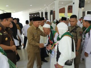 Bupati Asahan Lepas CJH Tahap ke-II Tahun 2023