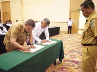 Mewakili Bupati, Uteng Datunsolang Buka Bimtek SMKK dan Uji Sertifikasi Petugas K3 Konstruksi