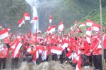 Bupati Asahan Bersama Forkopimda Kibarkan Ratusan Bendera Merah Putih Di Air Wisata Air Terjun Ponot