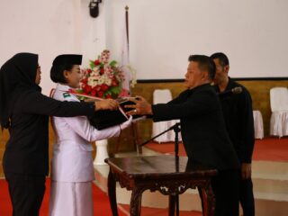 Jelang HUT ke-78 RI, Wawali Nayodo Koerniawan Pimpin Upacara Pemindahan Duplikat Bendera Merah Putih