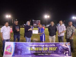 Tatong Bara Buka Turnamen Wali Kota Cup Sepak Bola Putri se-BMR
