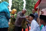 Bupati Asahan Serahkan Obat Cacing kepada UPTD SDN 015861