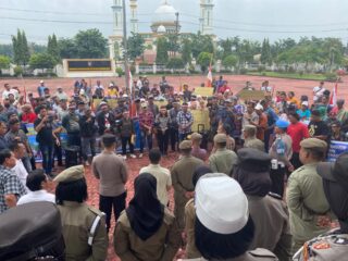 Karyawan Perusahaan SPR Gelar Aksi di Kantor Bupati dan Mapolres Asahan